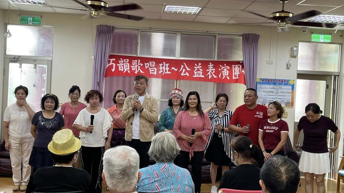 巧韻歌藝教唱班公益巡演第一場，於東石安德日照中心與長輩同樂
