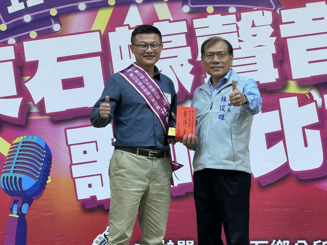 主辦方與學員合照